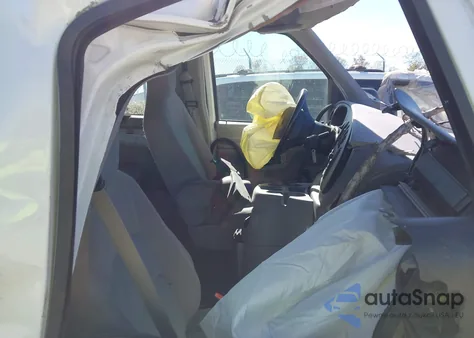 2001 Ford E-350 Super Duty Xl/Xlt z USA, uszkodzony, nr VIN 1FBSS31L41HA75854